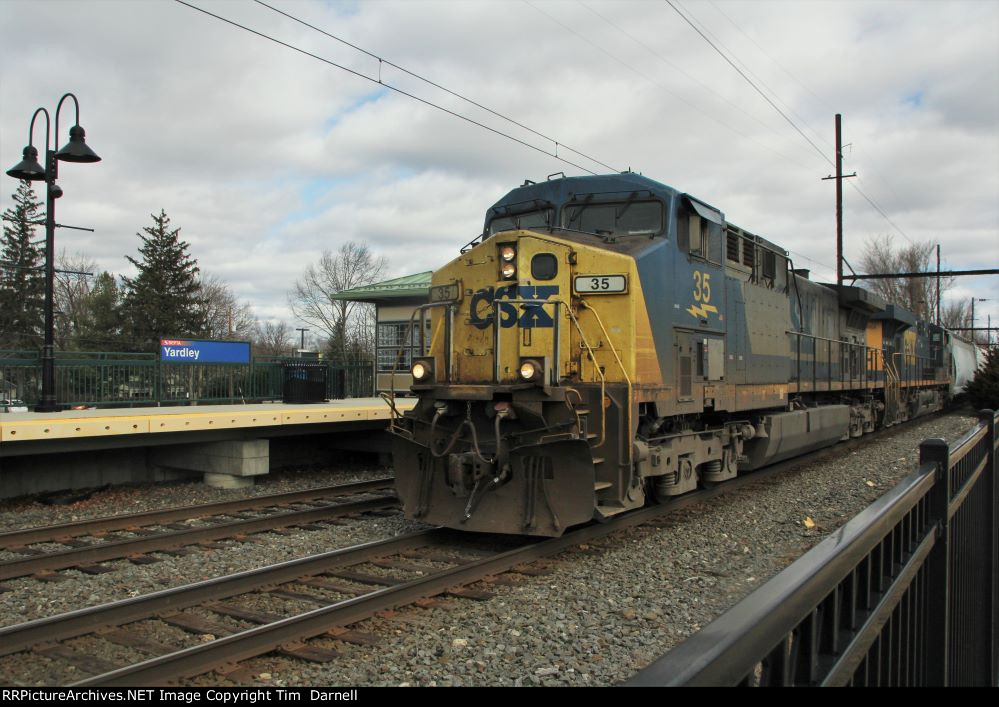 CSX 35 leads Q403